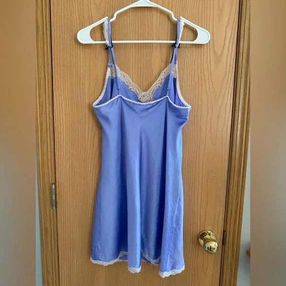 VICTORIA’S SECRET Periwinkle Y2K Lace Trim Slip Babydoll Side Slit Nightgown M - Picture 5 of 11